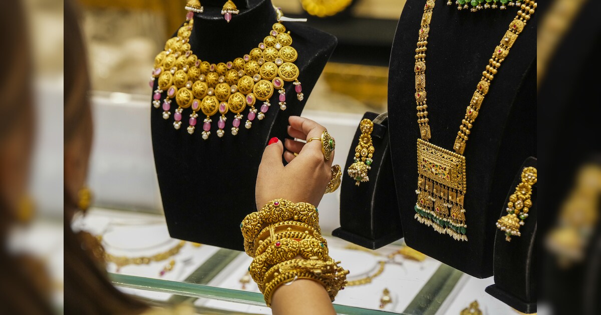 Gold at Rs 11,925 per gram ahead of Diwali: Should you buy & in what form?